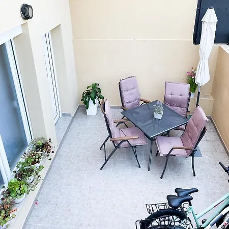 Spacious With Free Private Parking *