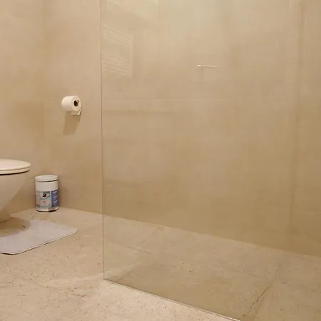 Spacious With Free Private Parking