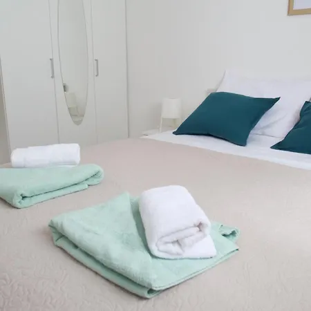 Spacious With Free Private Parking Apartment Pula