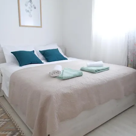 Apartment Spacious With Free Private Parking Pula