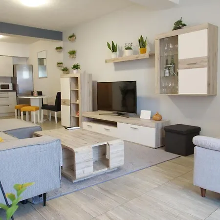 Spacious With Free Private Parking