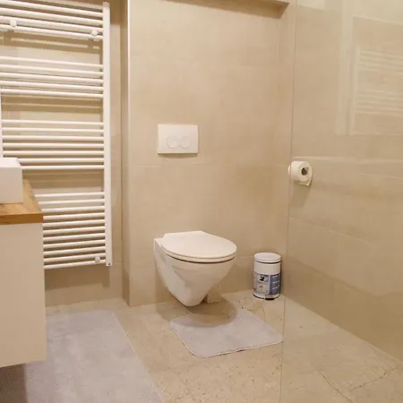 With 3 Bedrooms And Free Private Parking Apartment
