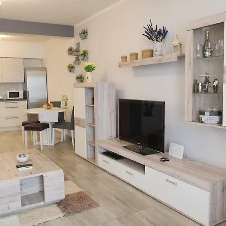 Apartment Spacious With Private Parking Pula
