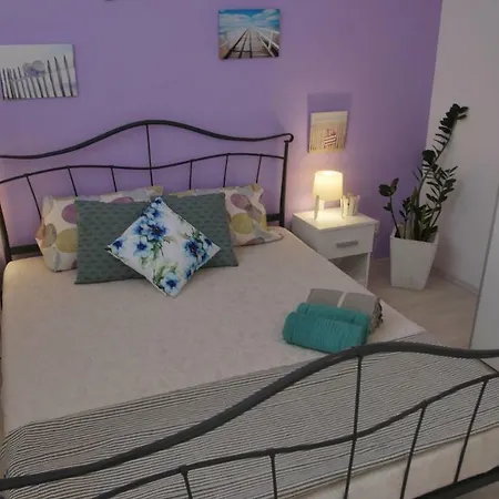 Spacious With Private Parking Pula