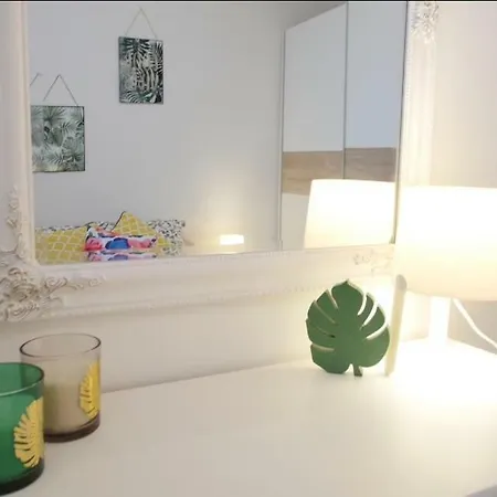 Spacious With Private Parking Apartment