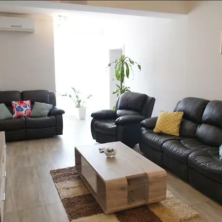 Apartment Spacious With Private Parking *